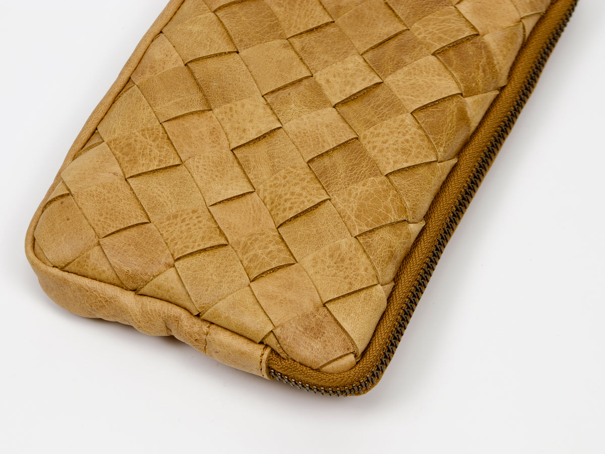 Pochette tissée à la main Chloe de Milloo, marron vieilli