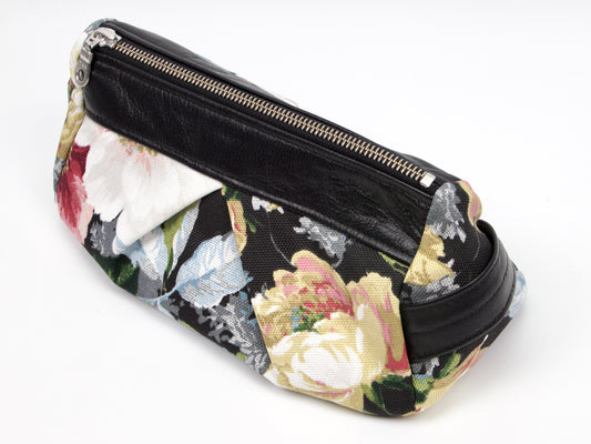 Bolsa de accesorios Milloo Estia de lona con estampado floral oscuro