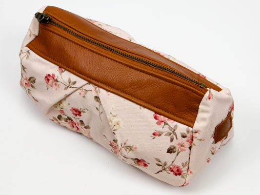 Bolsa de accesorios Milloo Estia de lona con estampado floral en rosa pálido