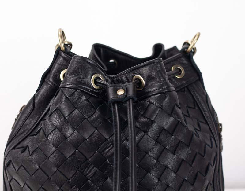 Sac seau Danae de Milloo tissé à la main noir